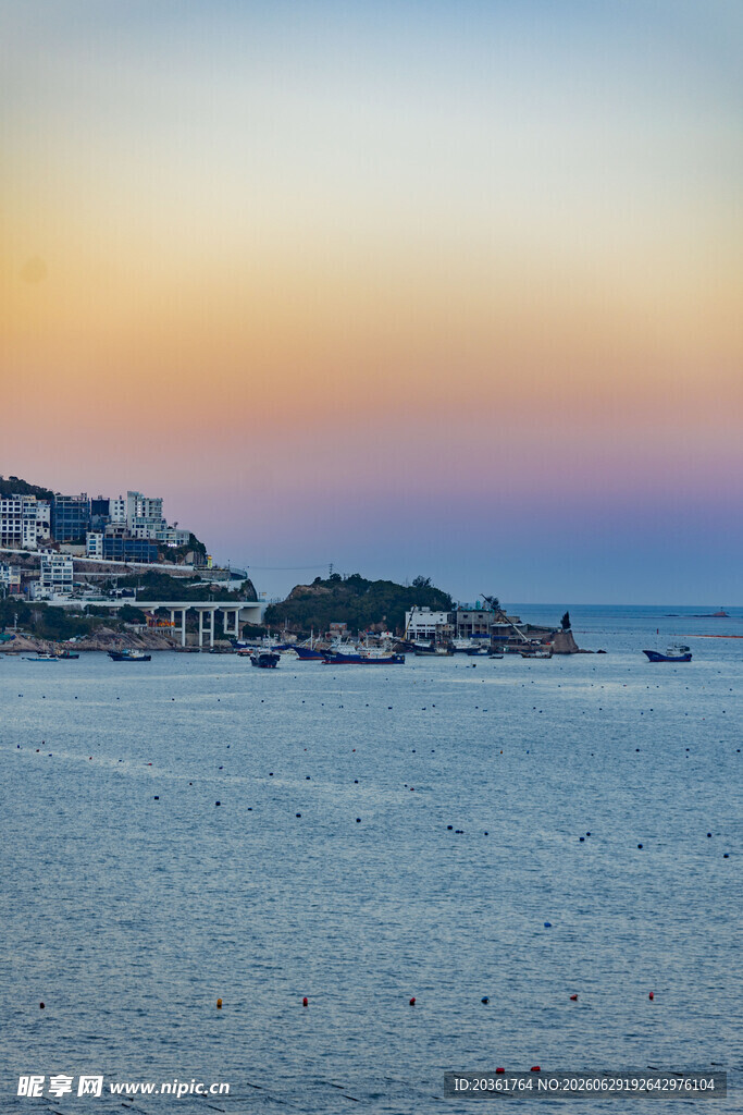海边黄昏时的美丽景致