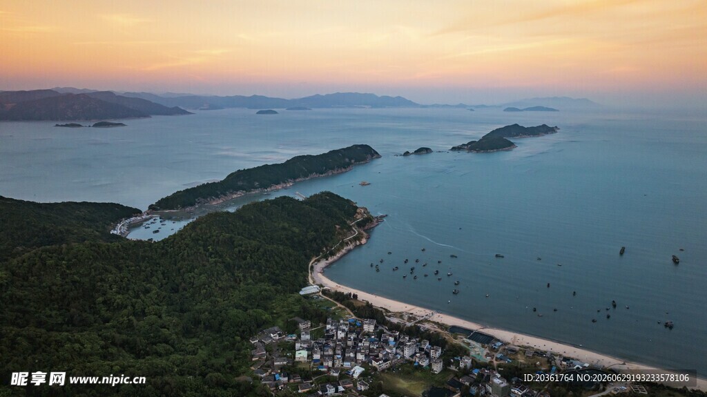 海滨黄昏美景俯瞰