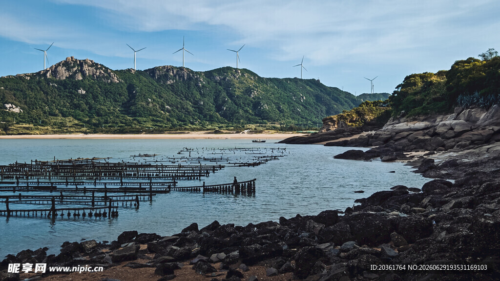 海边渔村风光