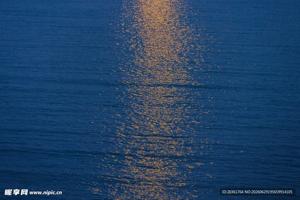 海面夕阳倒影美景