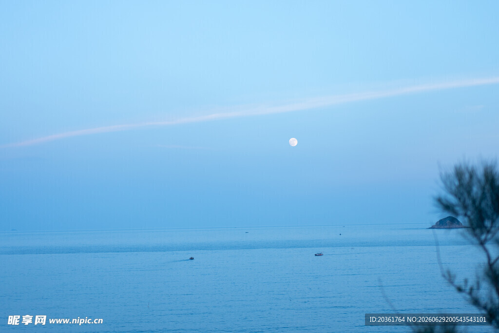 海上月夜美景