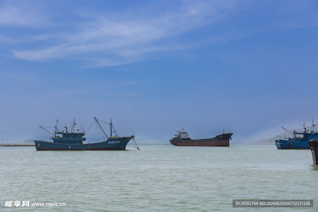 海上渔船风景