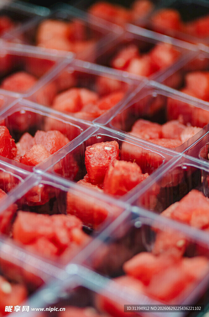盒装西瓜块新鲜诱人