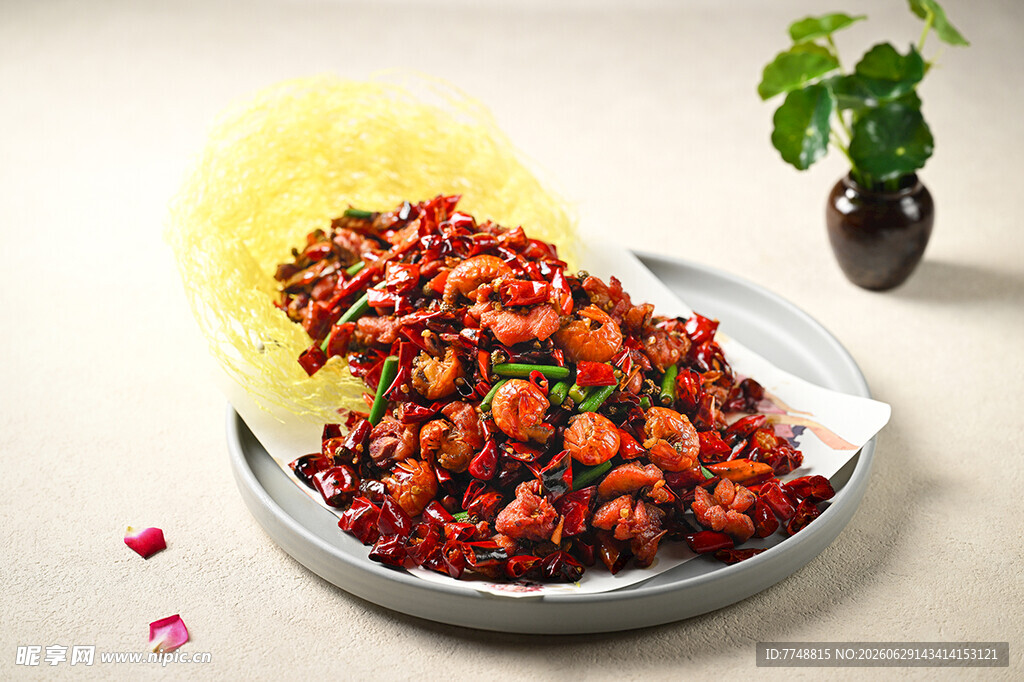 辣子鸡炒龙虾尾