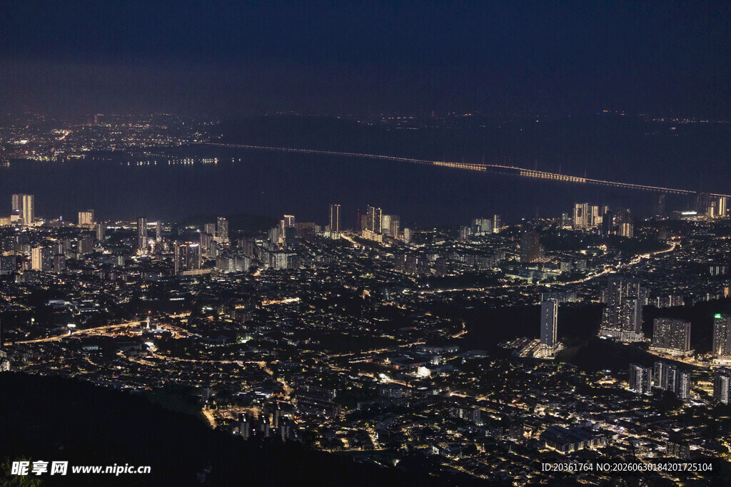 城市璀璨夜景俯瞰图