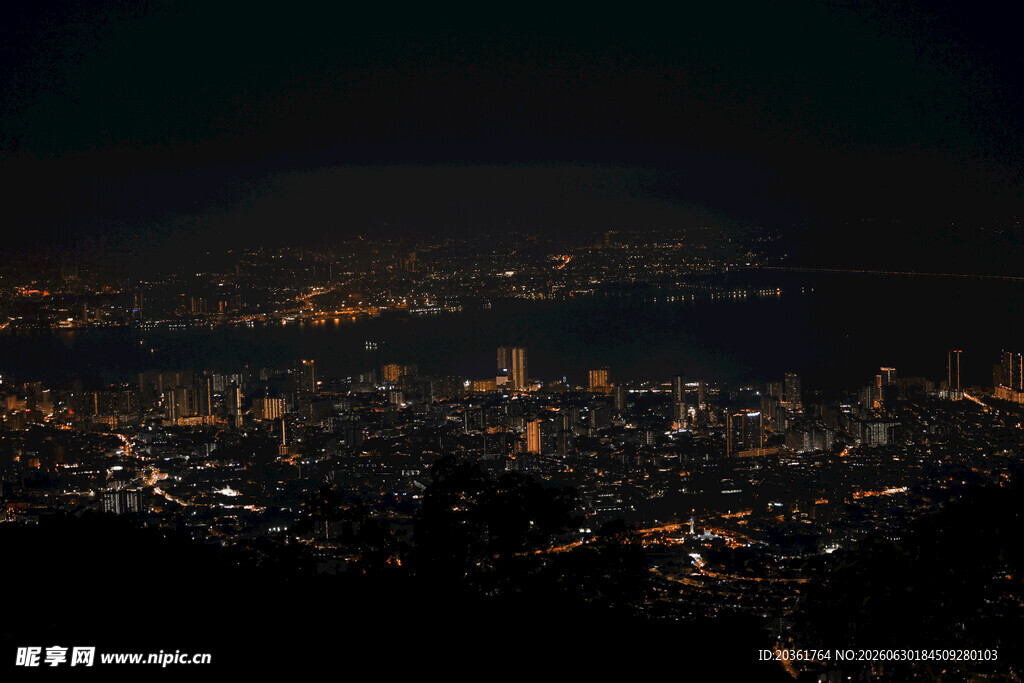 城市璀璨夜景俯瞰图