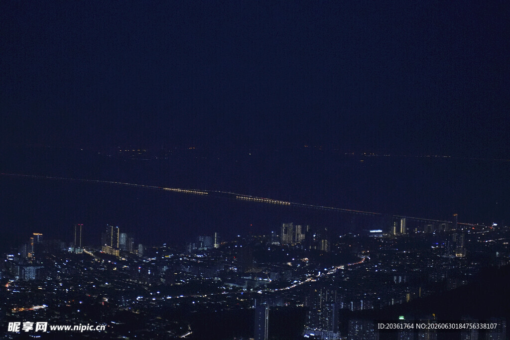城市夜景俯瞰图