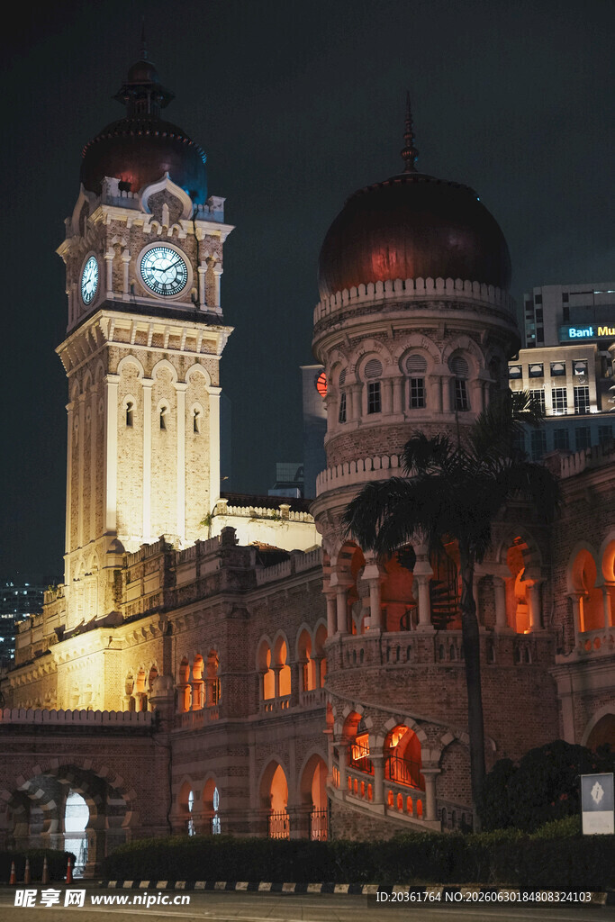 夜晚璀璨的历史建筑景观
