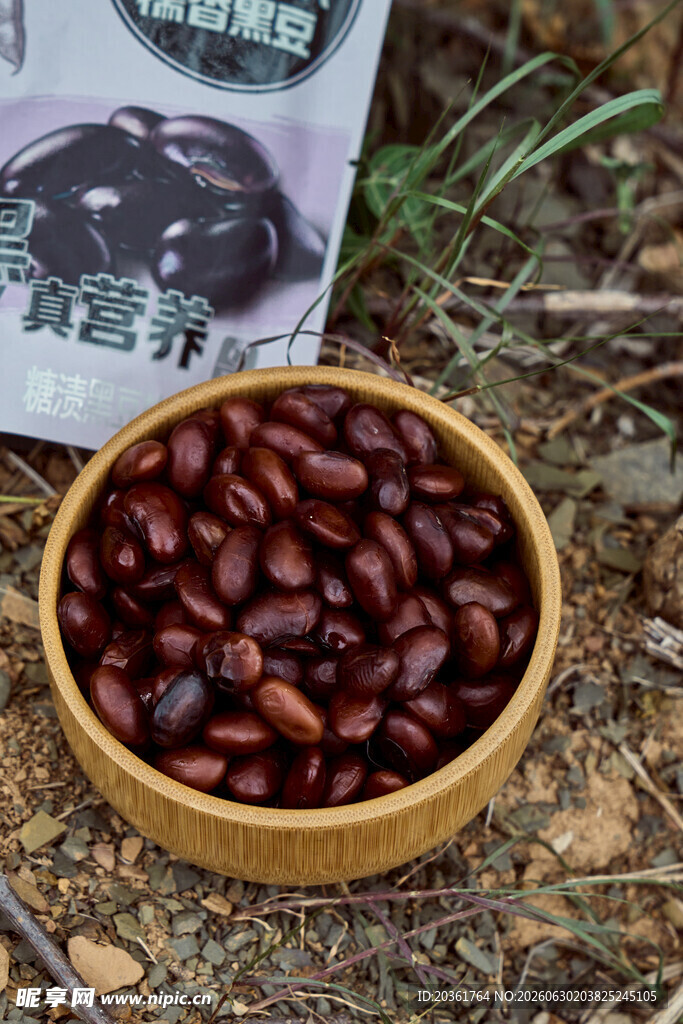 木碗中的红芸豆