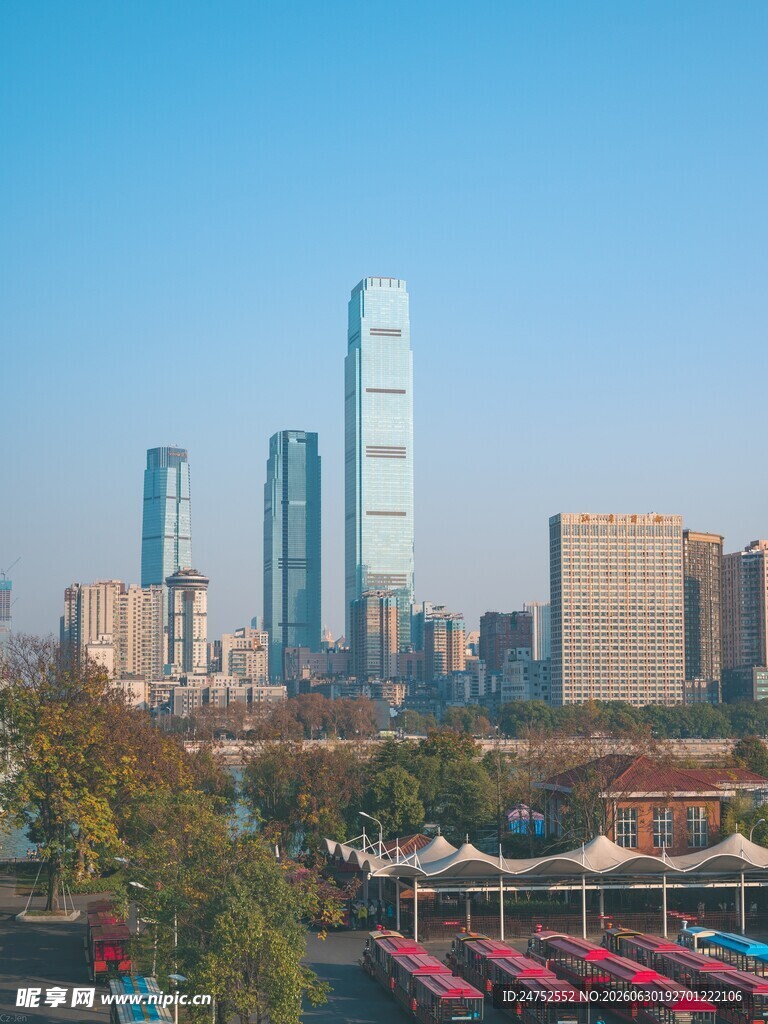 城市天际线中的高楼景观