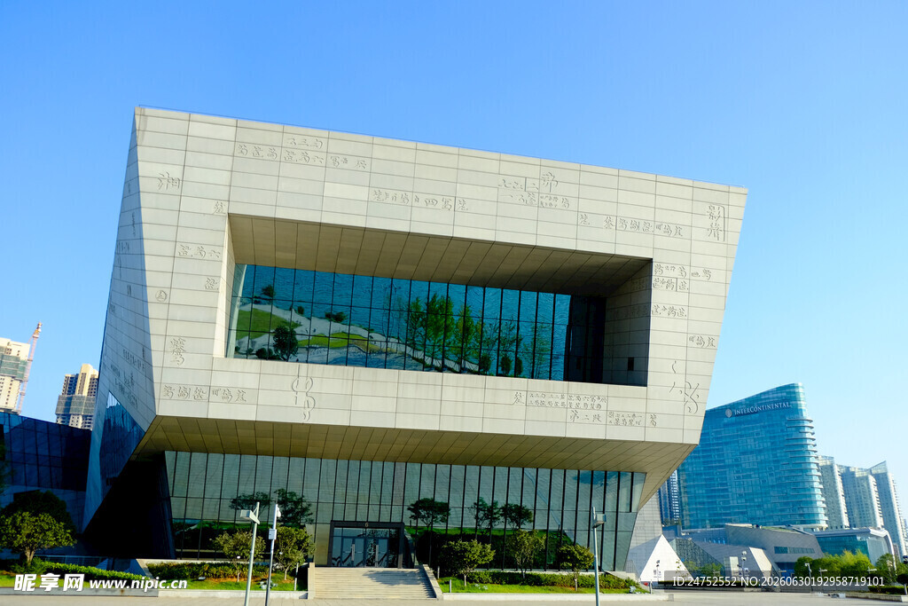 现代风格的独特建筑外观