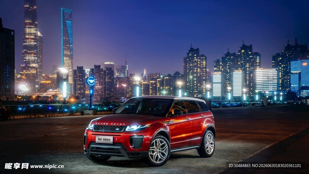 夜色中炫酷的城市SUV