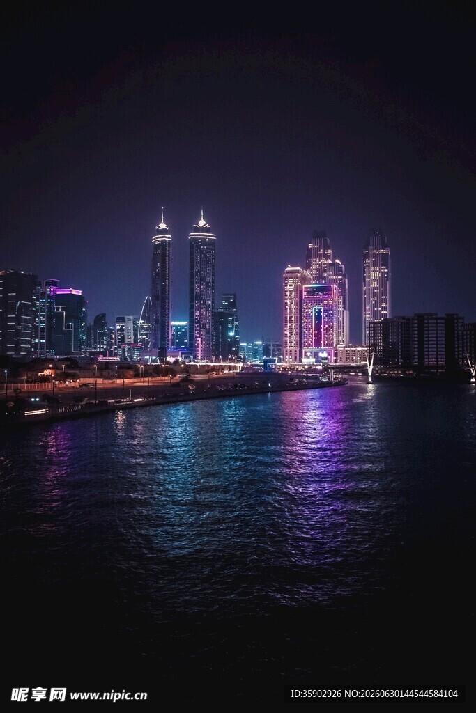 城市璀璨夜景临水风光