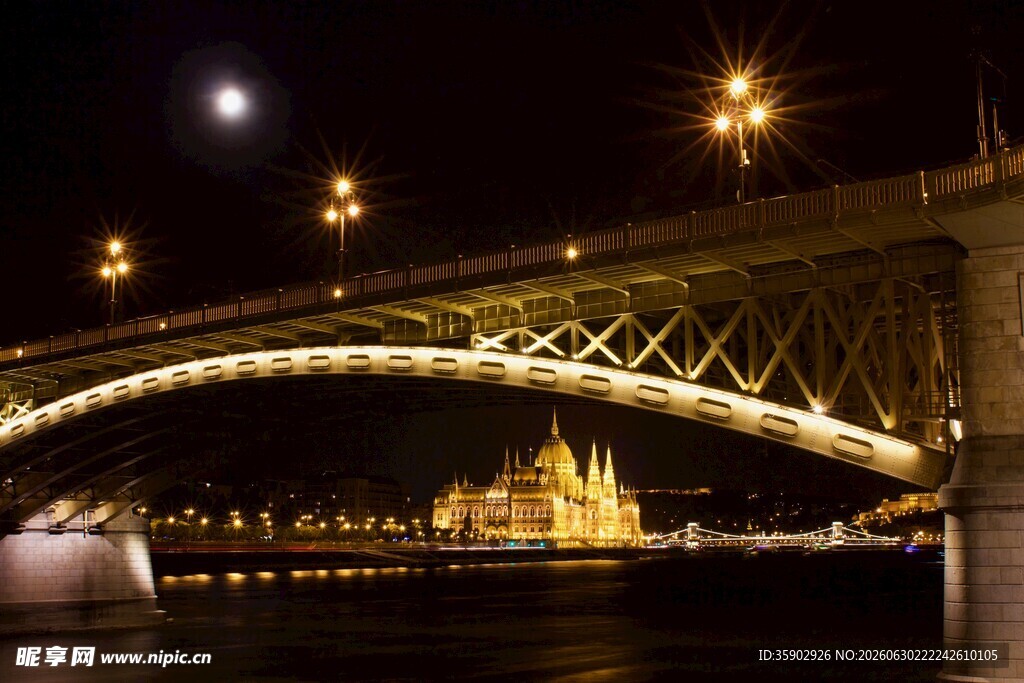 夜晚桥梁夜景璀璨灯光