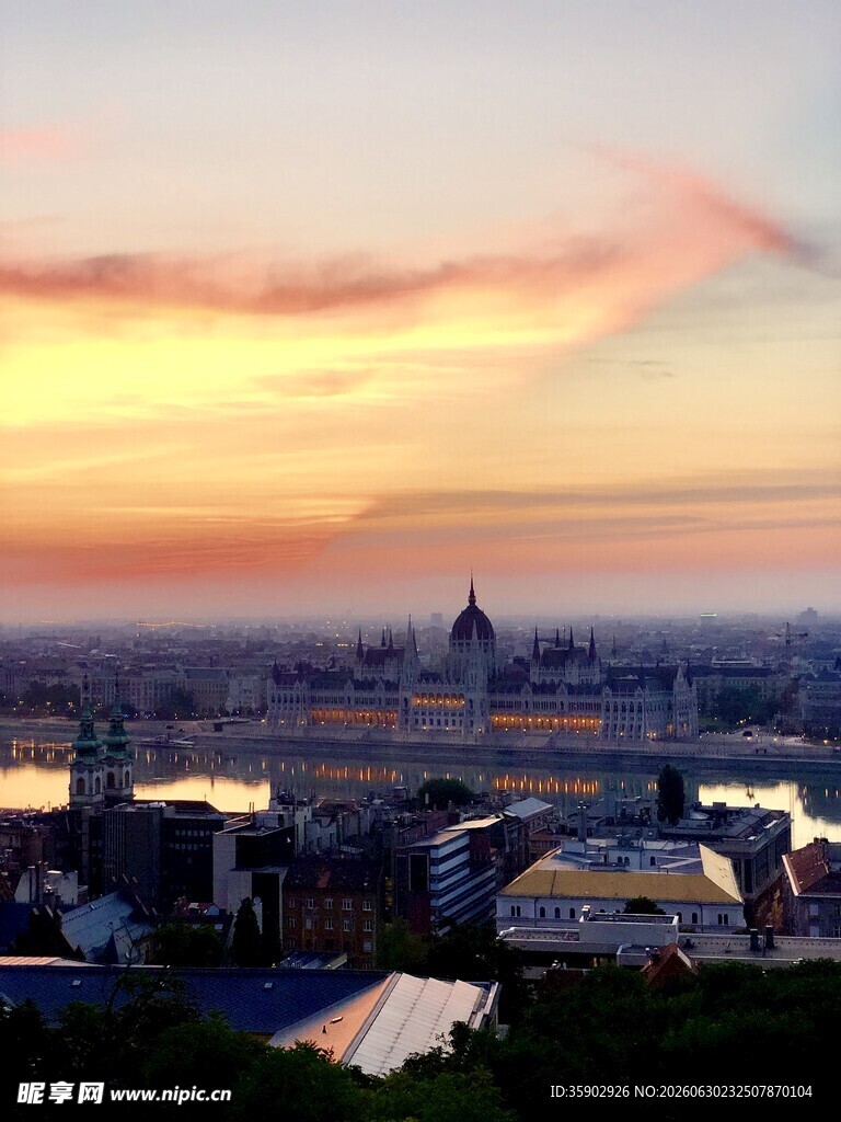 城市黄昏天际线美丽景观