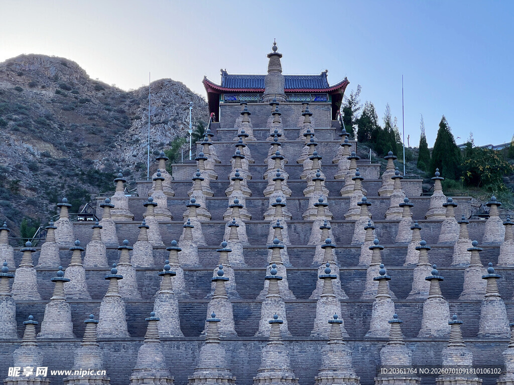 壮观阶梯式古建筑群