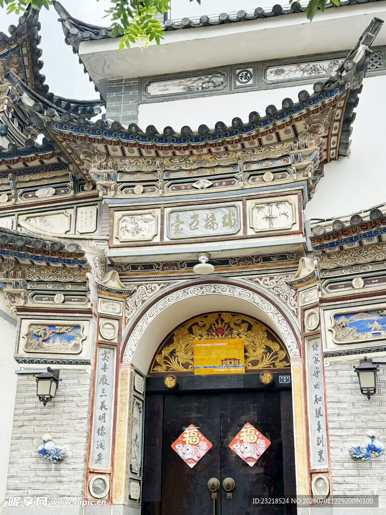 古建筑大门