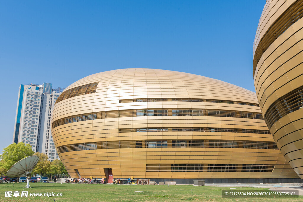 金色圆形建筑外观风采