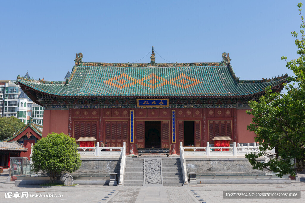 中式古建筑庙宇外观