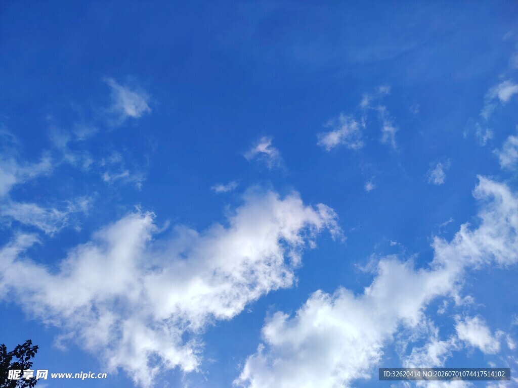 蓝天白云美景