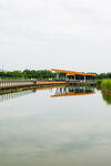 湖畔建筑倒影宁静美景
