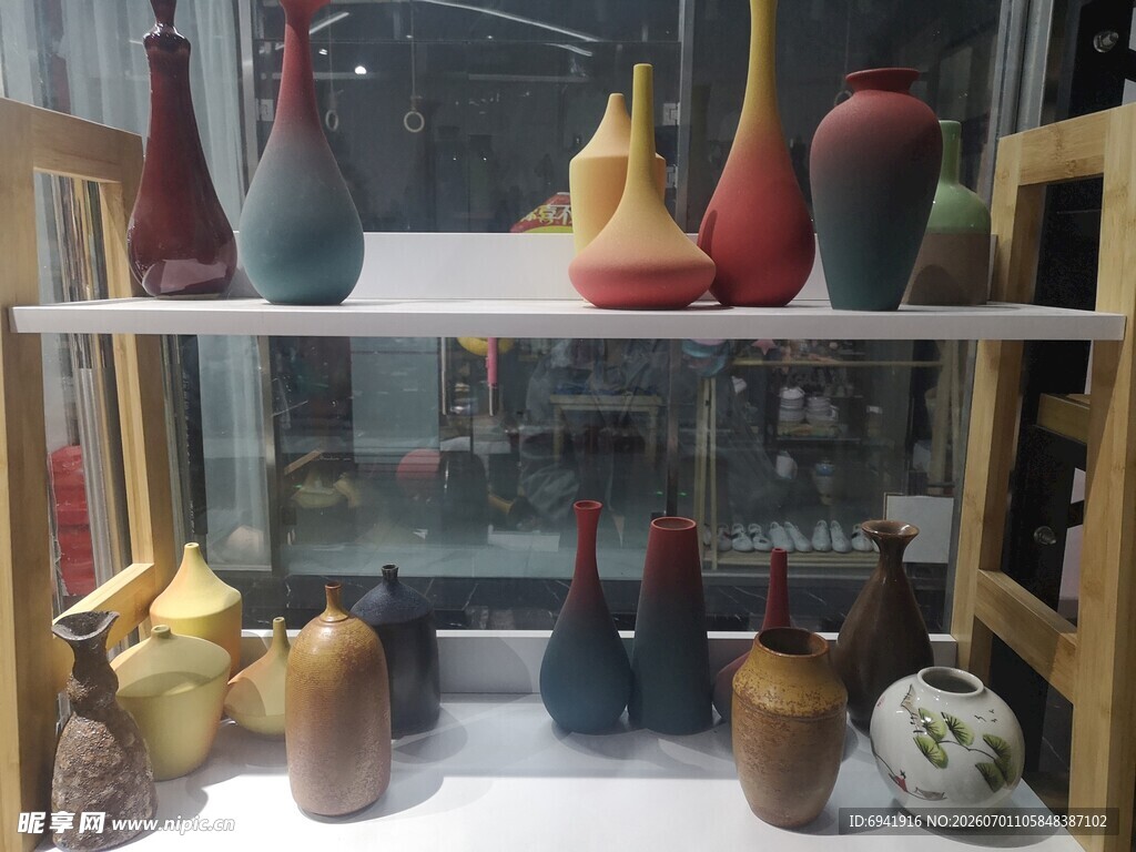 多彩陶艺摆件陈列展示