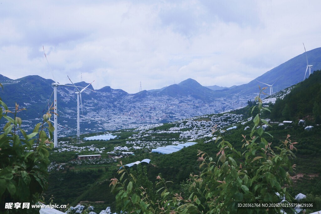 山间城镇美景