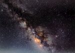 璀璨星河下的壮丽宇宙景观