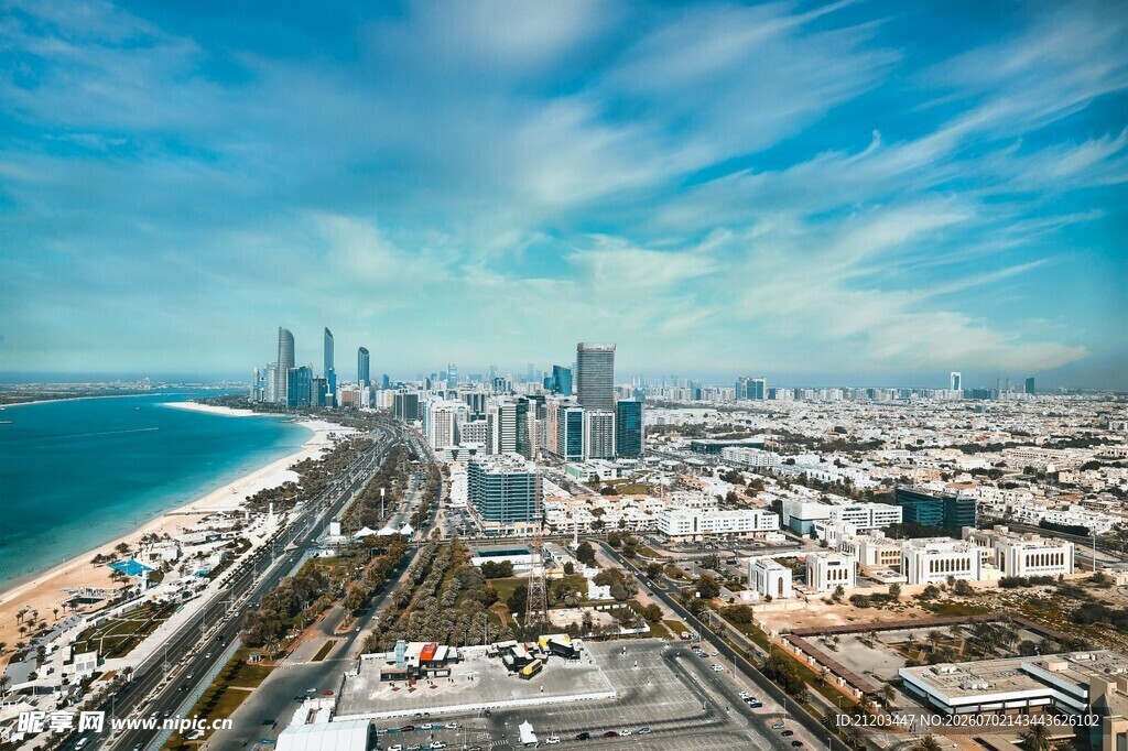 海滨城市壮丽天际线景观