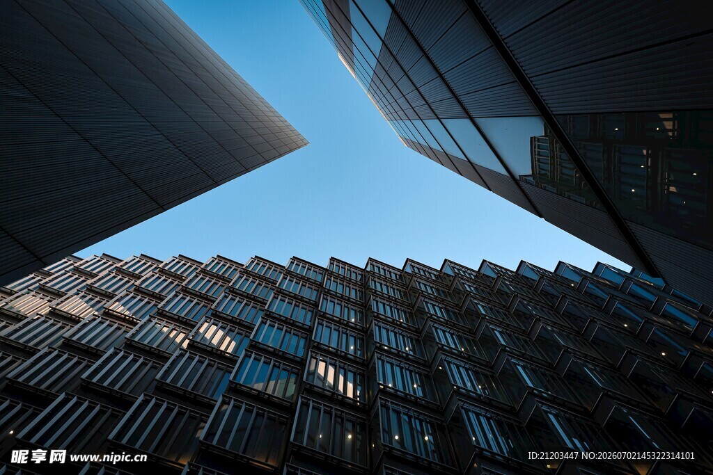 仰视现代高楼建筑景观