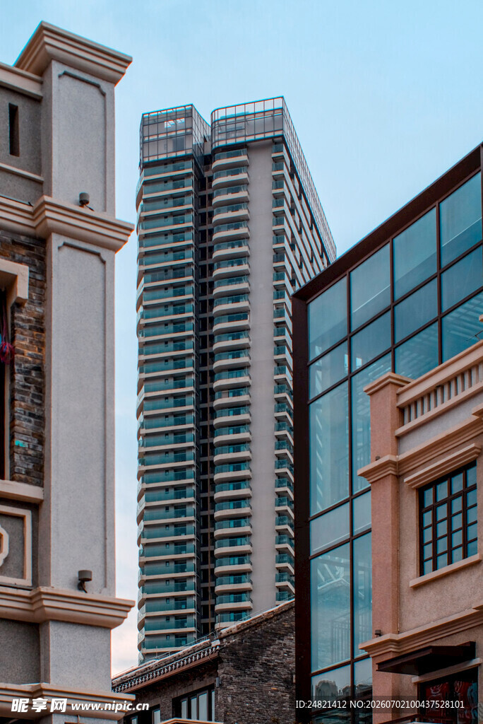 城市新旧建筑对比景观