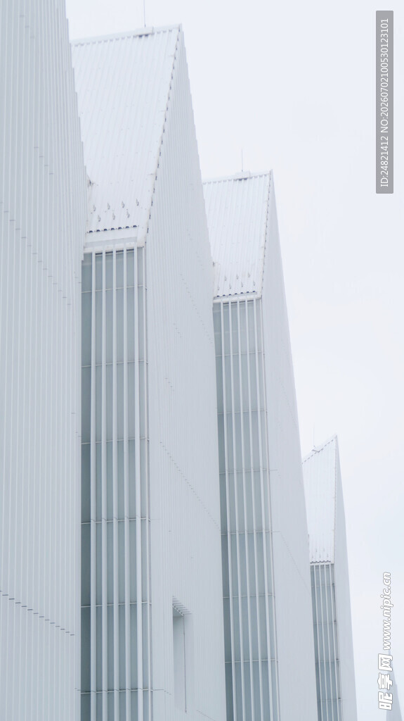 现代极简白色建筑外观