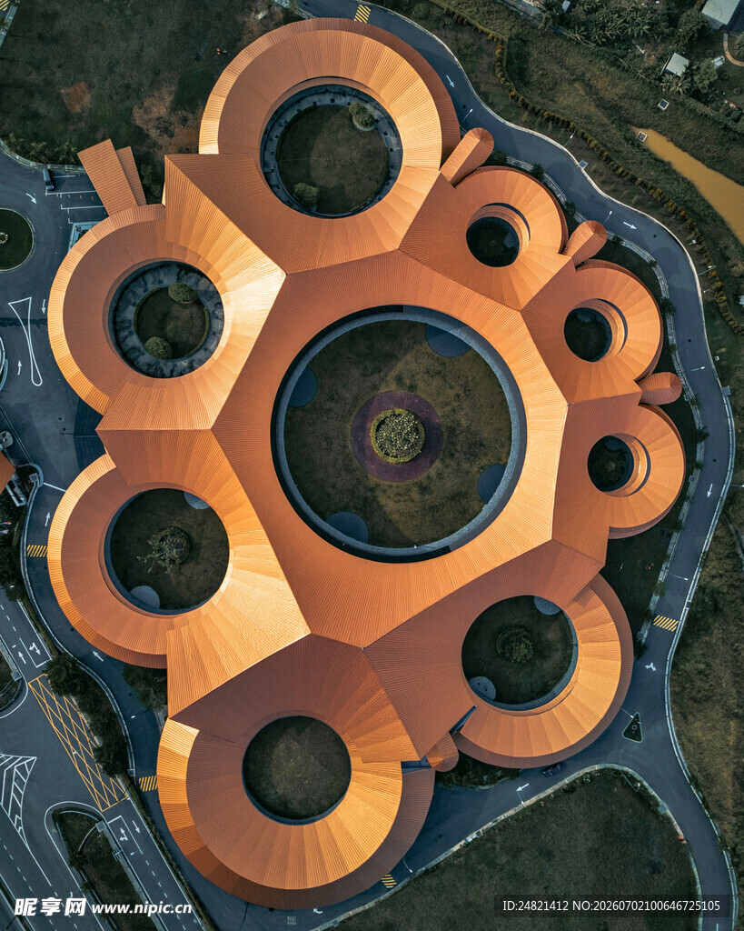 独特圆形建筑外观俯瞰图