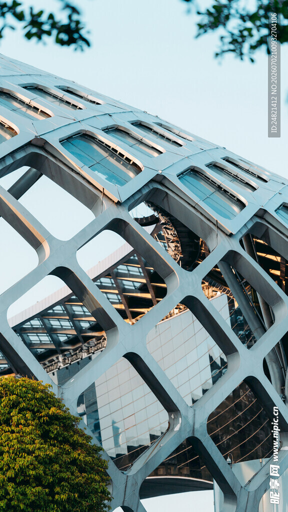 现代风格镂空建筑外观