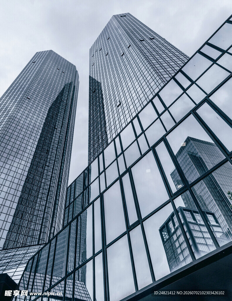 现代摩天大楼玻璃建筑景观