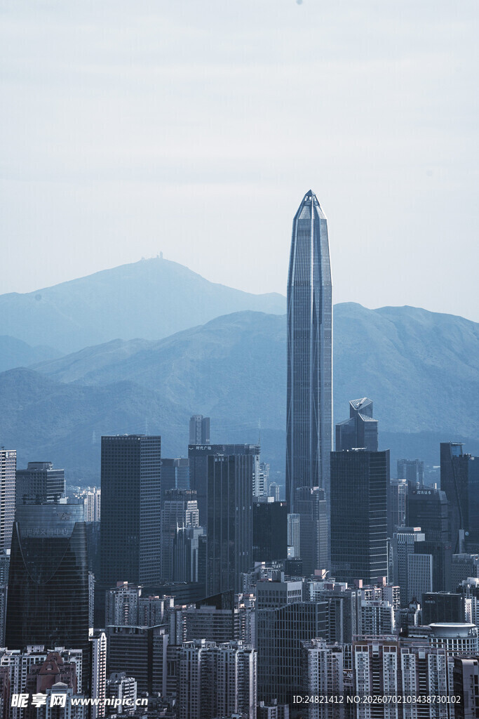 深圳城市天际线与远山景观