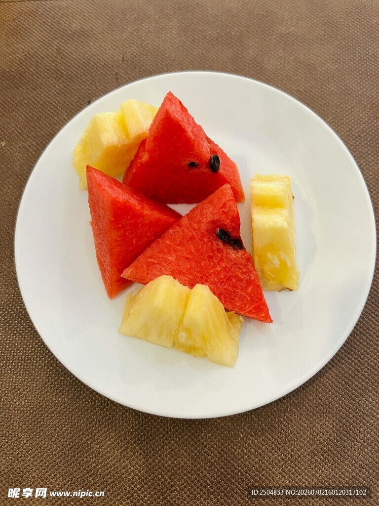 西瓜菠萝拼盘