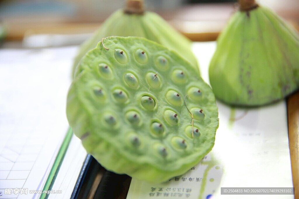 新鲜莲蓬特写