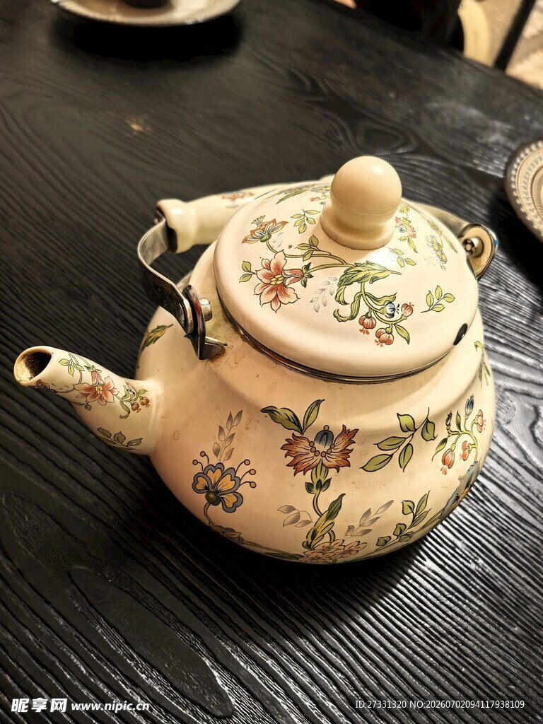 复古花纹陶瓷茶壶