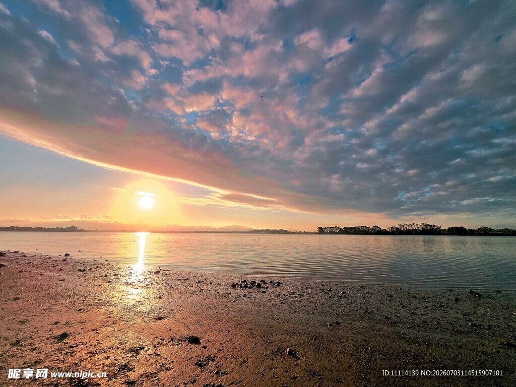 海边日出美景