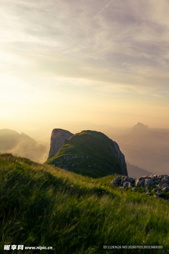 山间日落美景