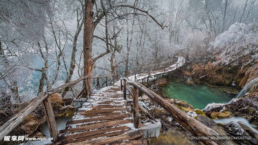 雪覆木桥