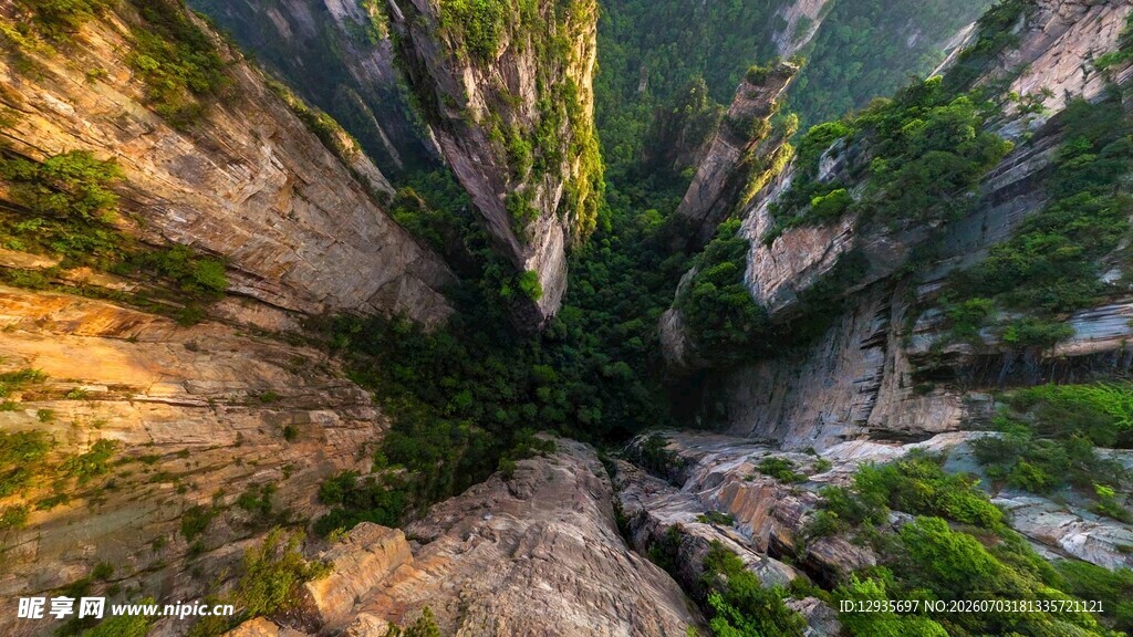 俯瞰山间美景