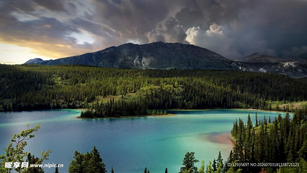湖畔美景