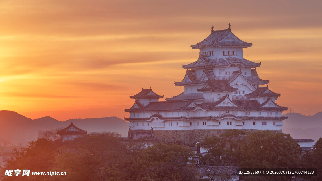 夕阳下的姬路城美景