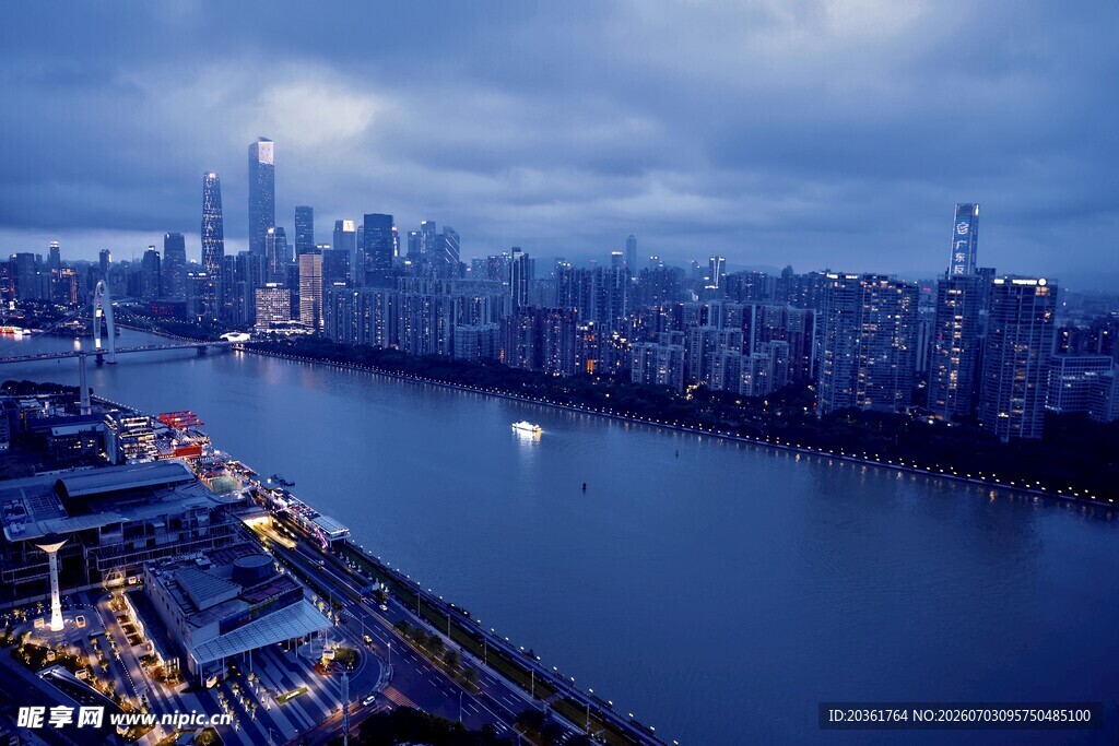城市河畔夜景风光
