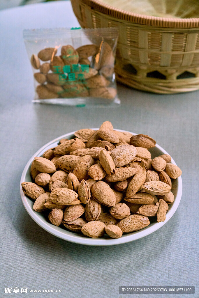 盘中美味杏仁