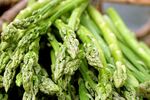 新鲜翠绿的芦笋蔬菜图片