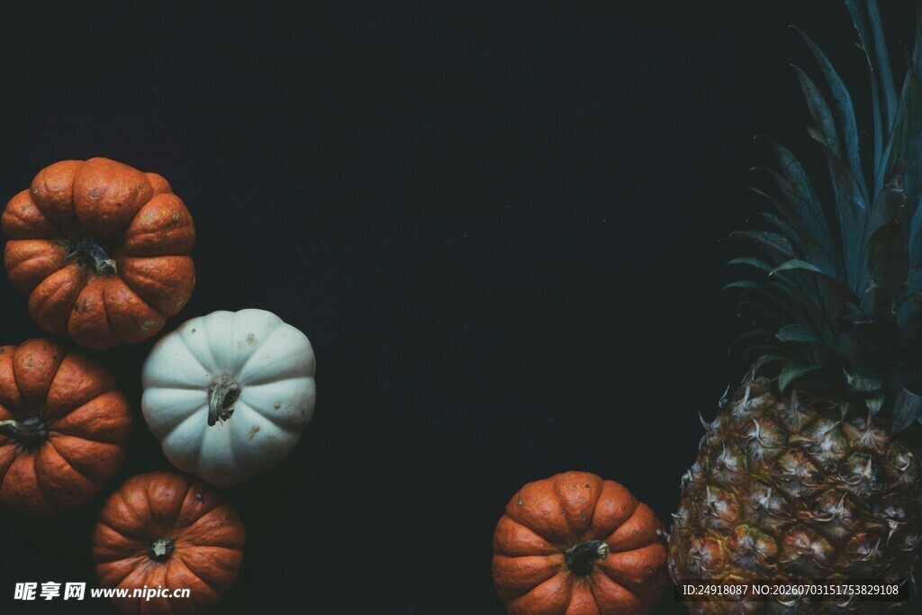南瓜与菠萝的静物组合