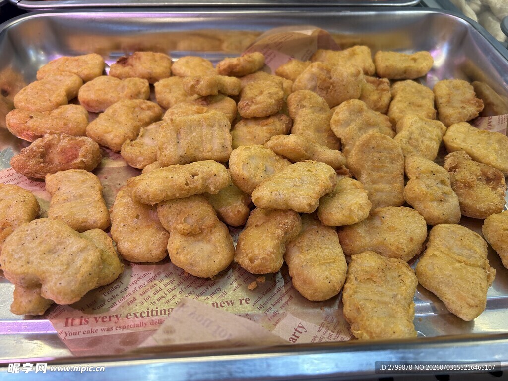 美味炸鸡块整齐摆放